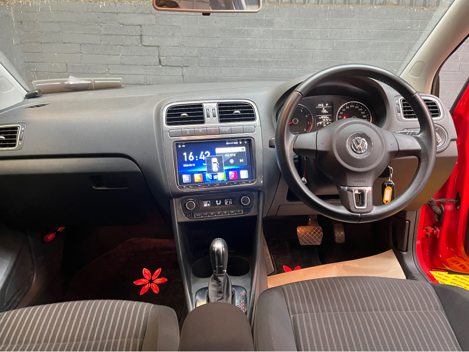 2014 Volkswagen Polo - image 11