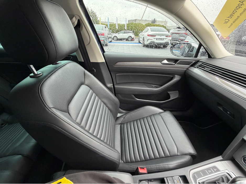 2020 Volkswagen Passat - image 26