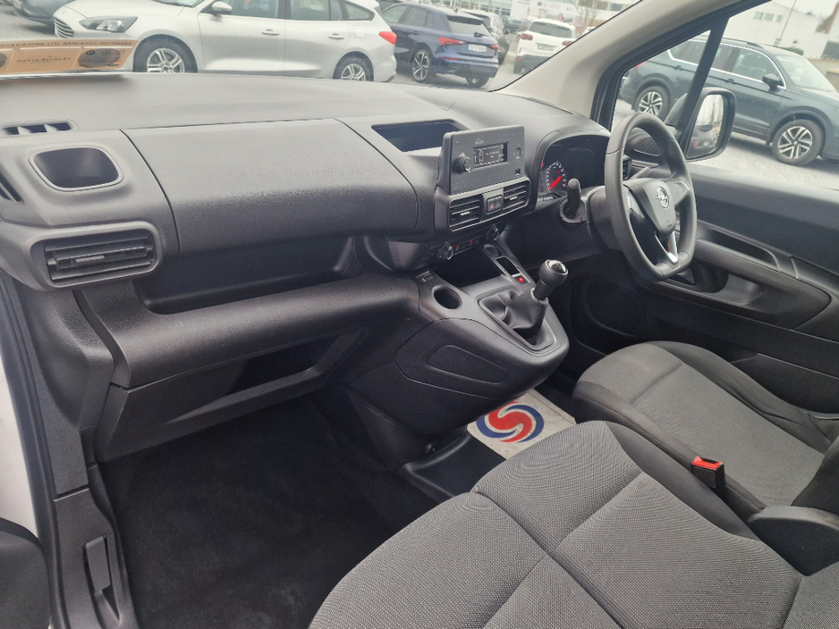 2021 Opel Combo - image 7