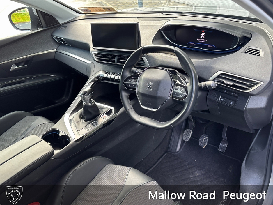 2021 Peugeot 3008 - image 2