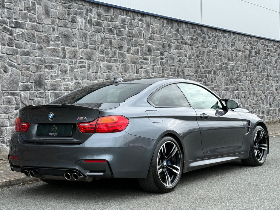 2015 BMW M4 - image 3