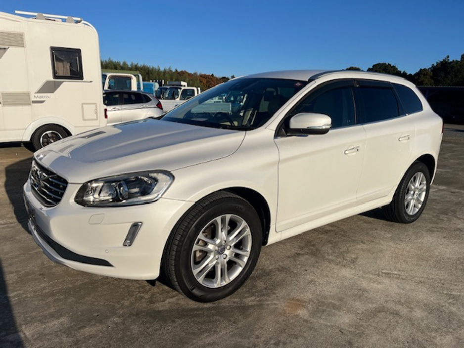 2016 Volvo XC60 - image 7