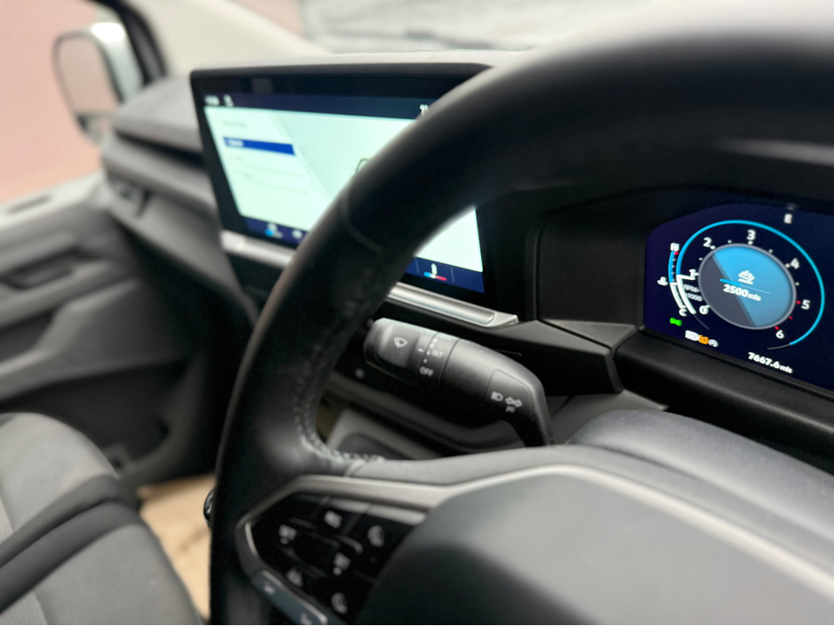2025 Volkswagen Transporter - image 13