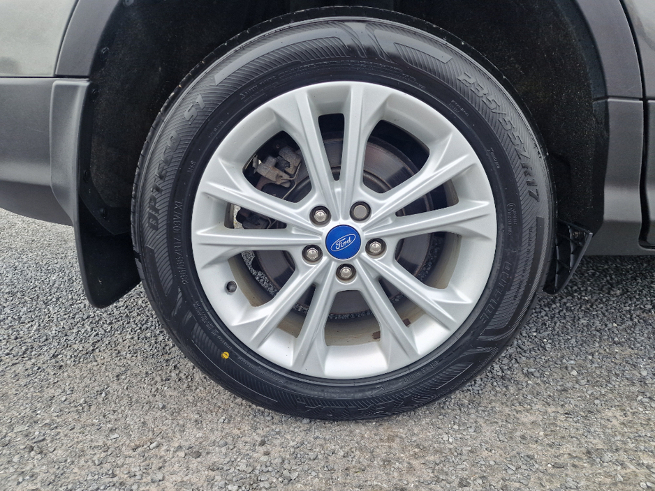 2018 Ford Kuga - image 4