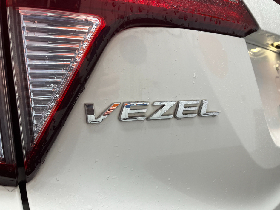 2016 Honda Vezel €15950 2016 HONDA VEZEL HYBRID Z 1.5 AUTOMATIC / CRUISE CONTROL / REVERSE CAMERA / HEATED SEATS €15,950