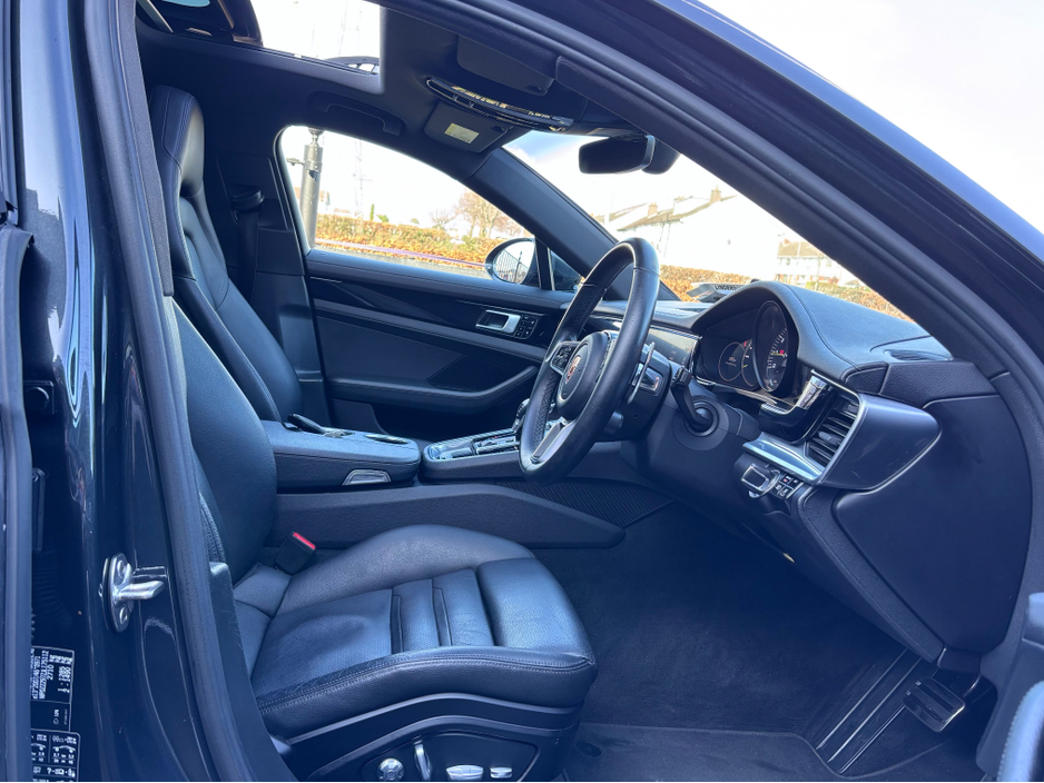 2018 Porsche Panamera - image 10