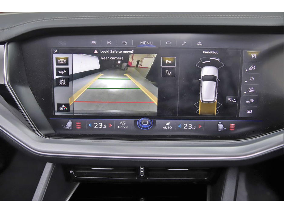 2019 Volkswagen Touareg - image 15