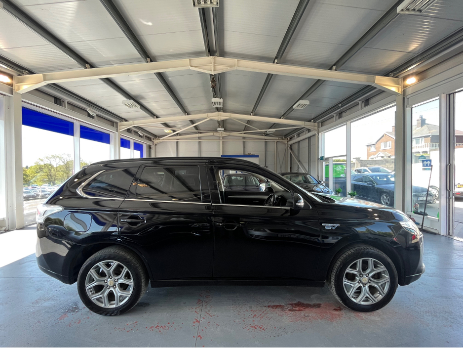 2015 Mitsubishi Outlander Mitsubishi 2.0 GX 4H PHEV 5DR A 1.6 GRAPHITE 3DR €12,950