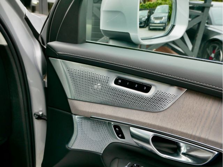 2025 Volvo XC90 - image 20