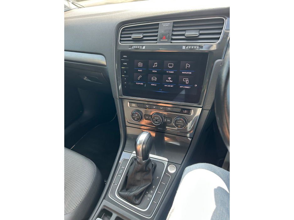 2017 Volkswagen Golf  €15,950