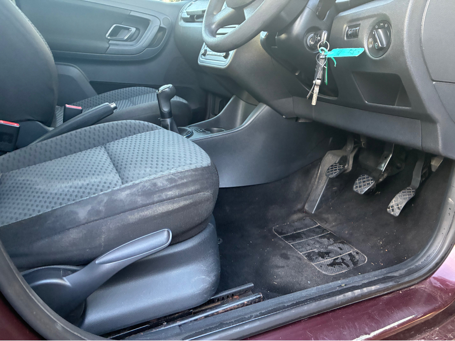 2011 Skoda Fabia - image 7