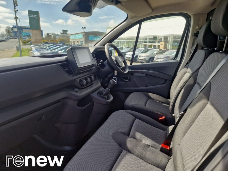 2026 Renault Trafic - image 5