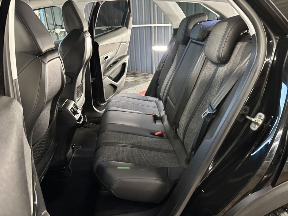 2020 Peugeot 3008 - image 14