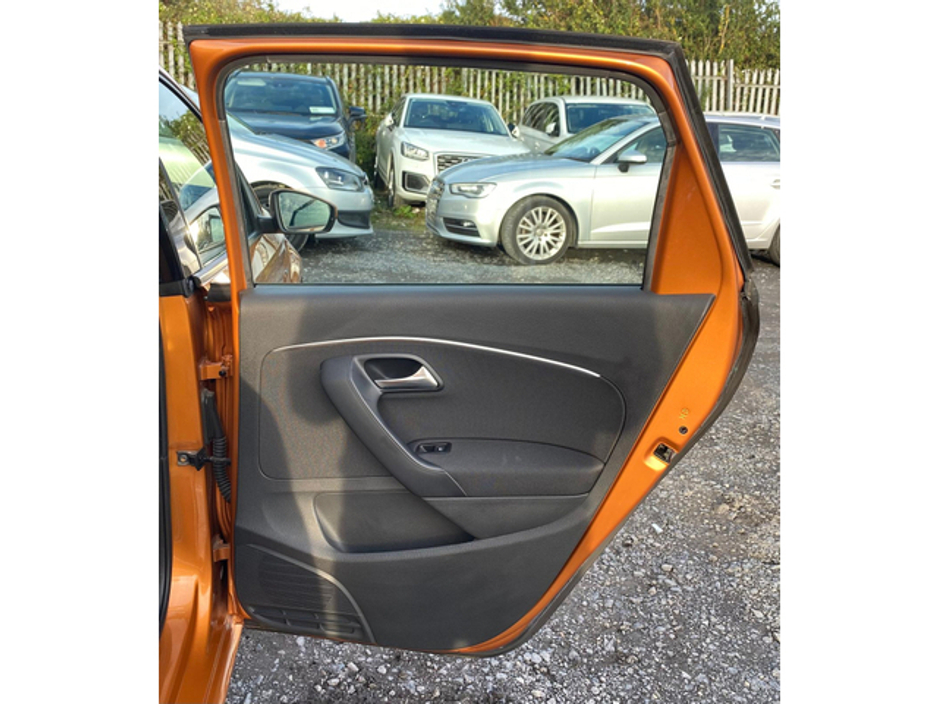 2017 Volkswagen Polo - image 8