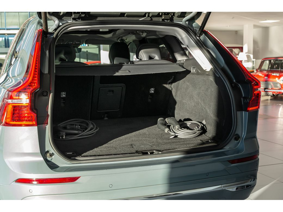 2022 Volvo XC60 T6 CORE BRIGHT SUNROOF 350BHP AWD €42,899