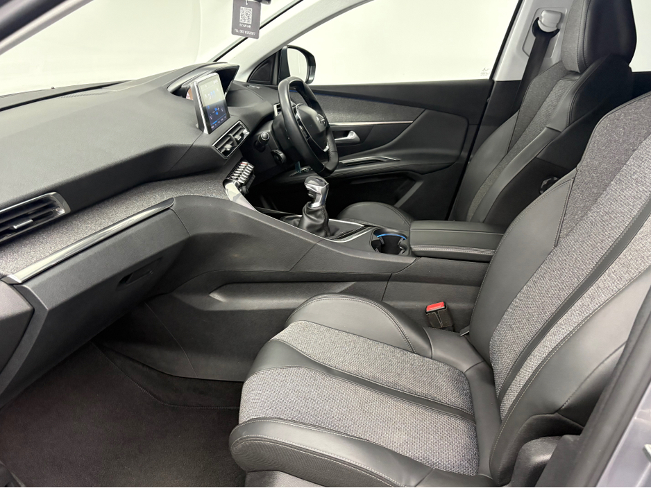 2020 Peugeot 3008 - image 8