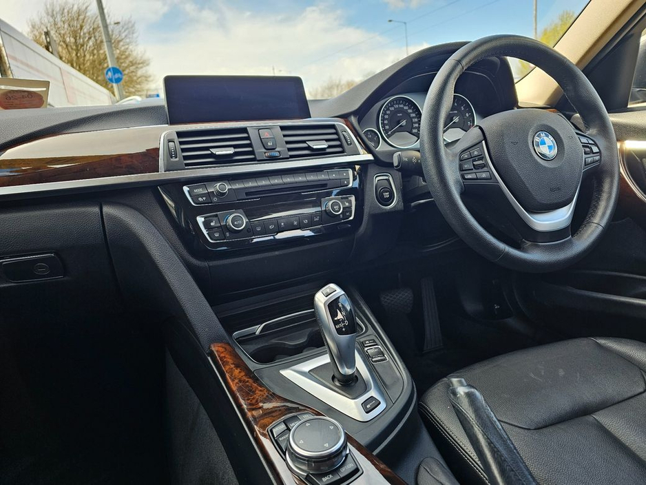 2016 BMW 3 Series - image 13