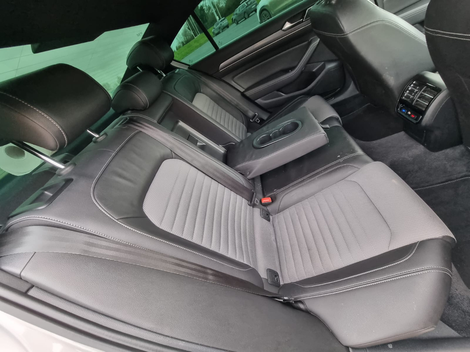 2016 Volkswagen Passat - image 20