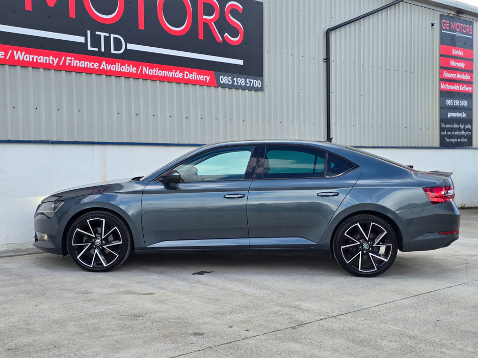 2018 Skoda Superb - image 16