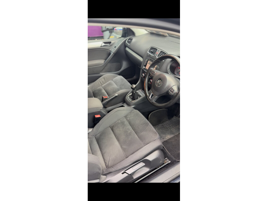 2010 Volkswagen Golf - image 9