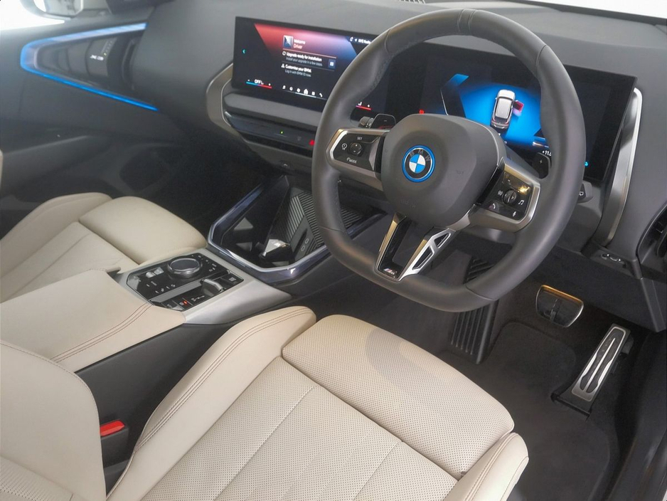 2025 BMW X3 - image 6
