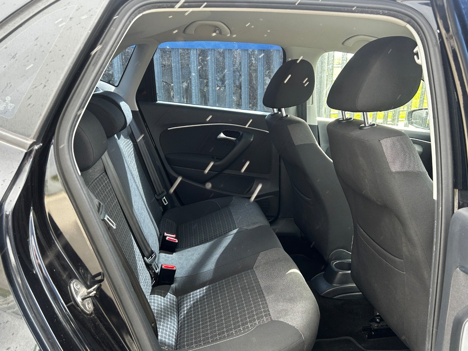 2014 Volkswagen Polo - image 9