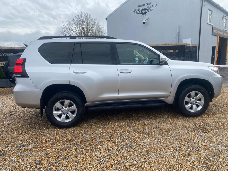 2020 Toyota Landcruiser - image 13