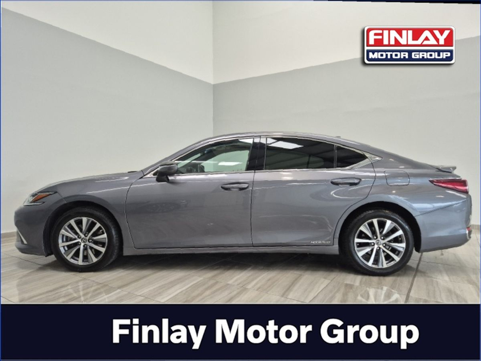 2019 Lexus ES 300 H - image 5