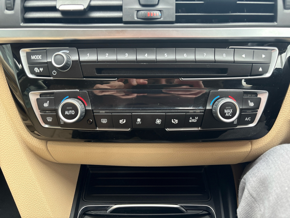 2017 BMW 3 Series - image 18