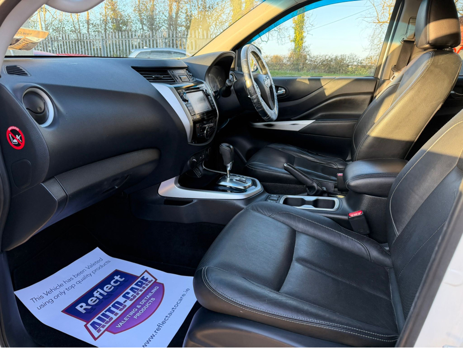 2016 Nissan Navara - image 9