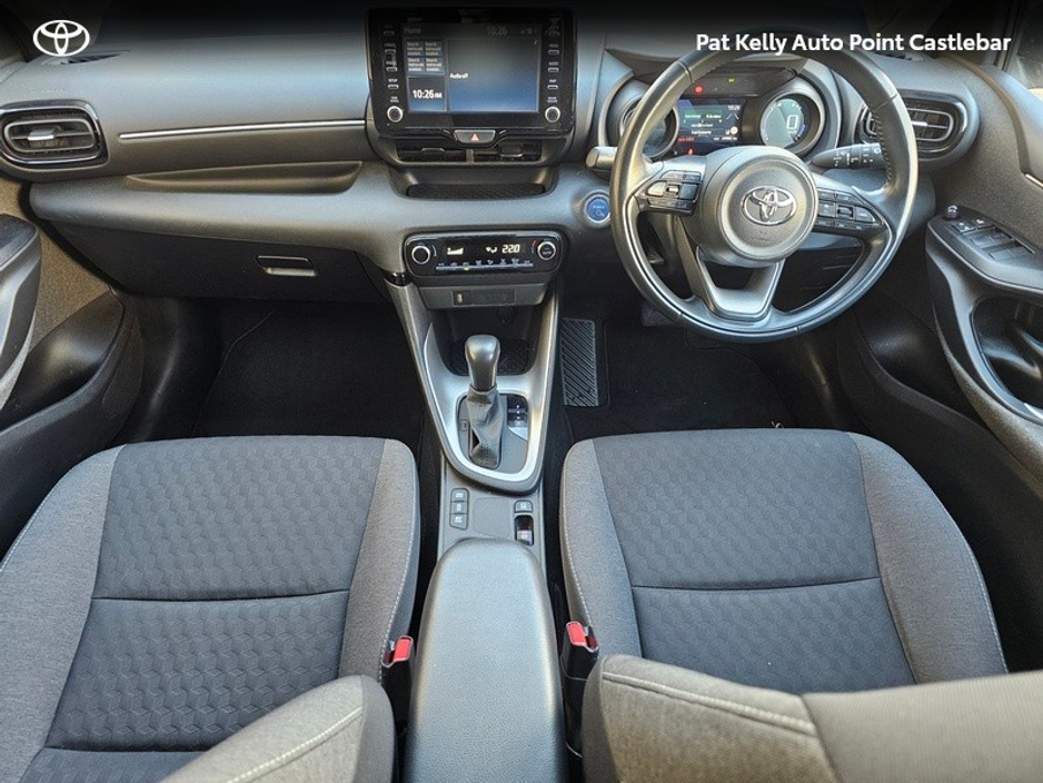 2022 Toyota Yaris - image 8