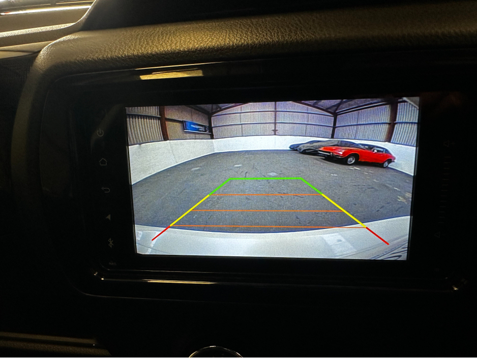 2018 Toyota Yaris - image 11