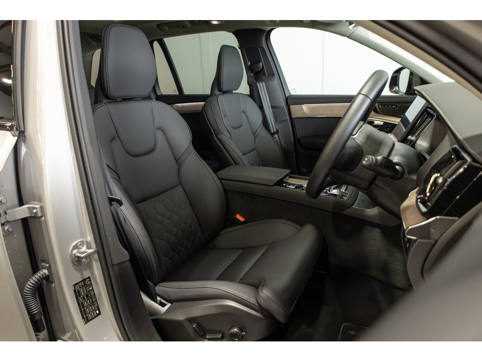 2025 Volvo XC90 - image 10