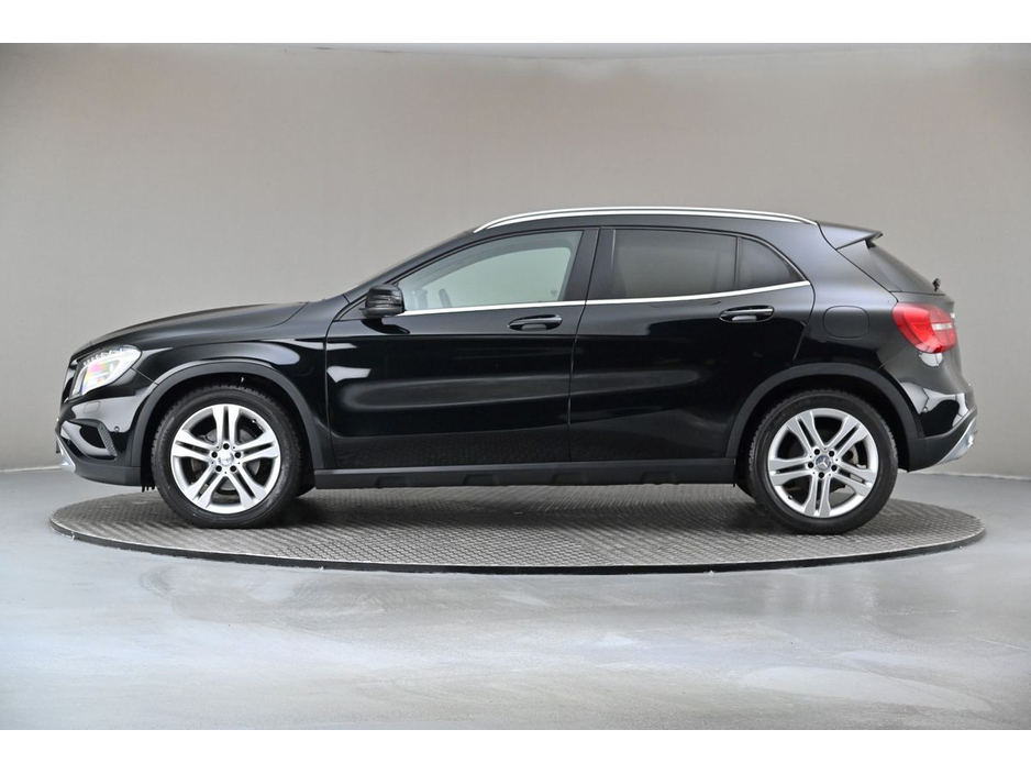 2016 Mercedes-Benz GLA Class GLA 180 *HALF LEATHER*REVERSE CAM*PARK SENSORS* €18,890