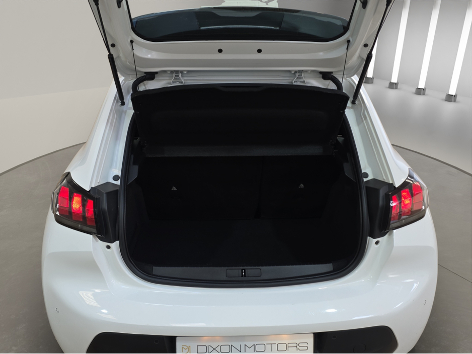 2020 Peugeot 208 - image 2