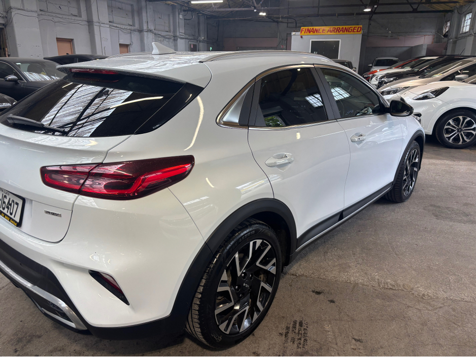 2023 Kia XCeed - image 4