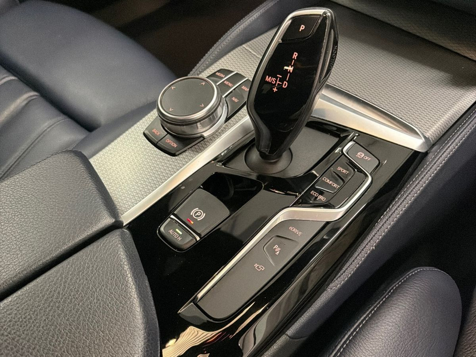 2019 BMW 5 Series - image 10