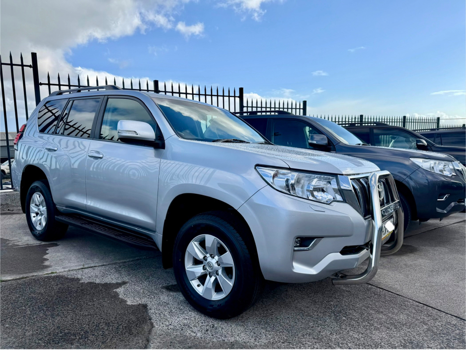 2021 Toyota Landcruiser - image 2