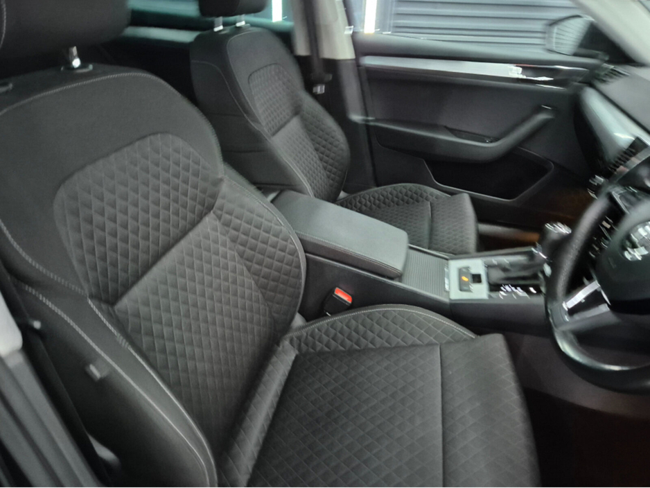 2020 Skoda Superb - image 16