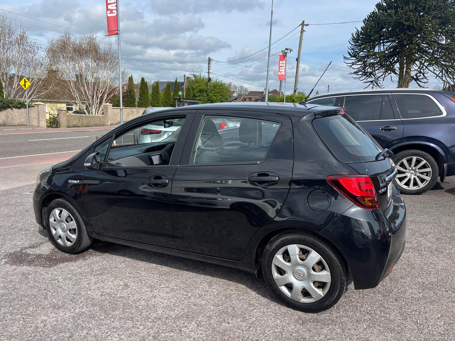 2016 Toyota Yaris - image 3