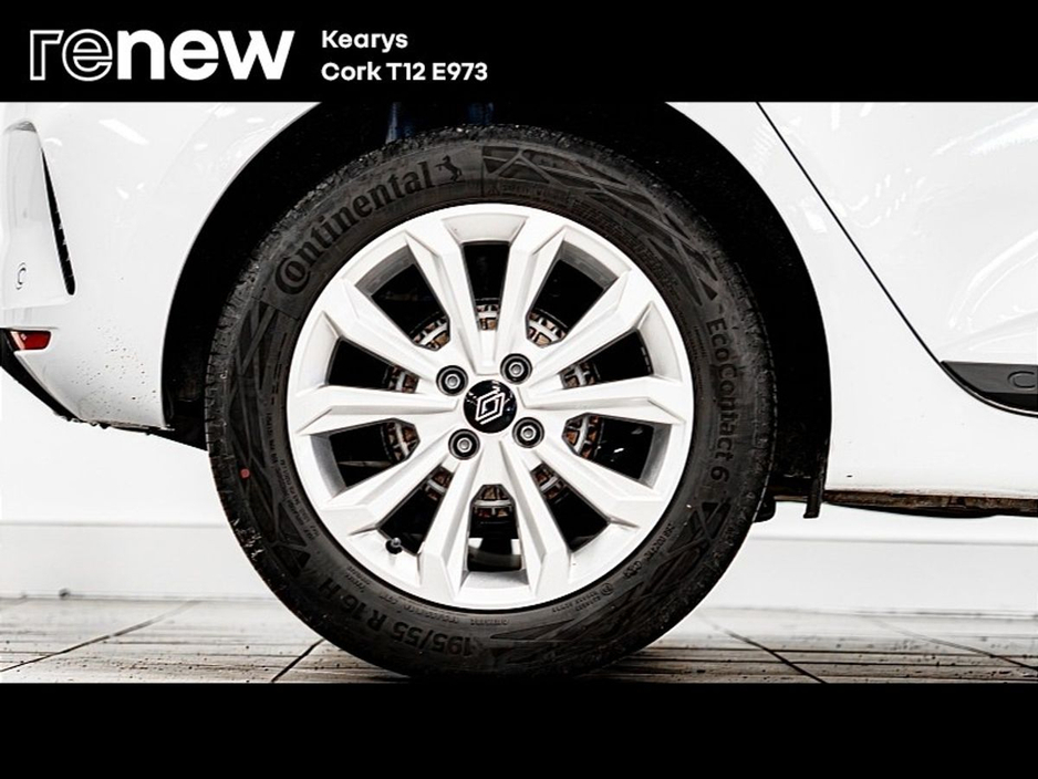 2025 Renault Clio - image 9