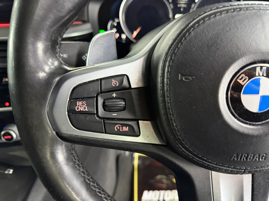 2017 BMW 5 Series - image 26