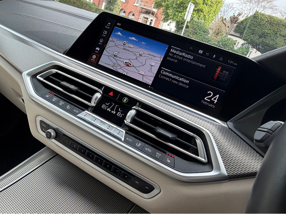 2022 BMW X5 - image 21