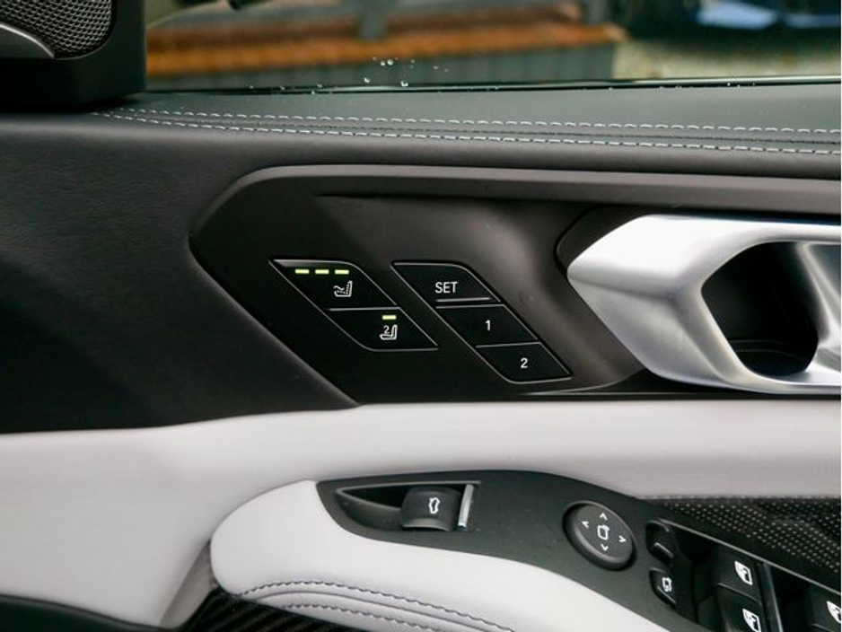 2022 BMW X5 - image 25