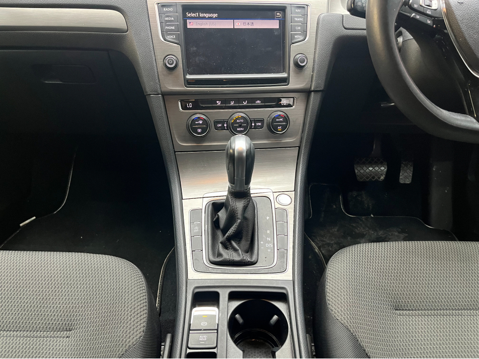 2017 Volkswagen Golf - image 17