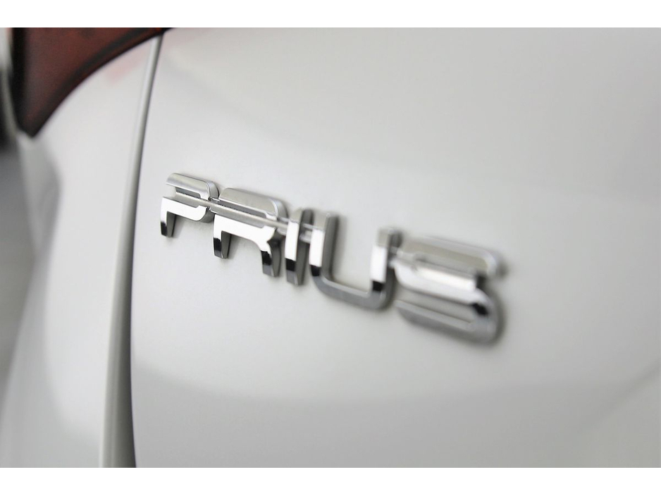 2020 Toyota Prius - image 30