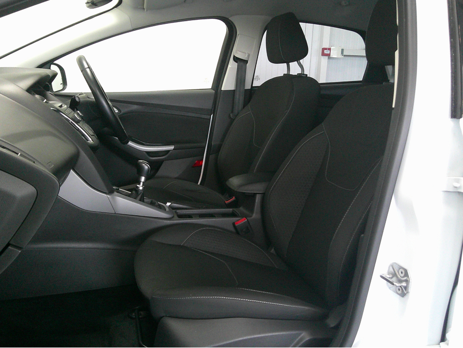 2017 Ford Focus - image 12