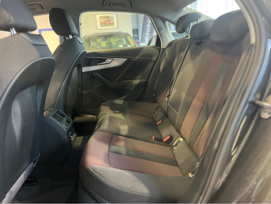 2016 Audi A4 - image 10