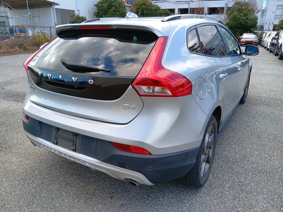 2016 Volvo V40 - image 6