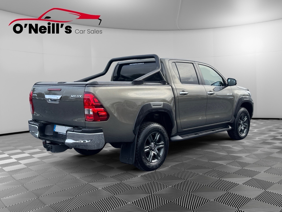 2025 Toyota Hilux *NO VAT* 2.8L SR5 MANUAL #340 €52,999